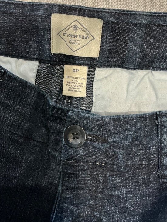 Shorts - Picture 2 of 4